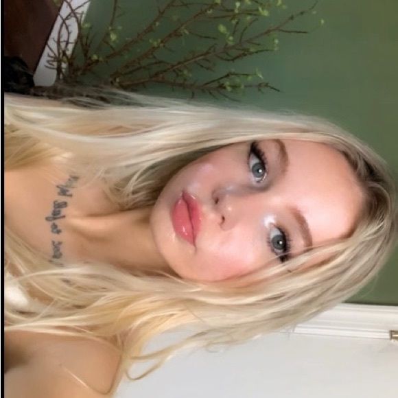 Meet your Posher, Brooke - Picture 1 of 1